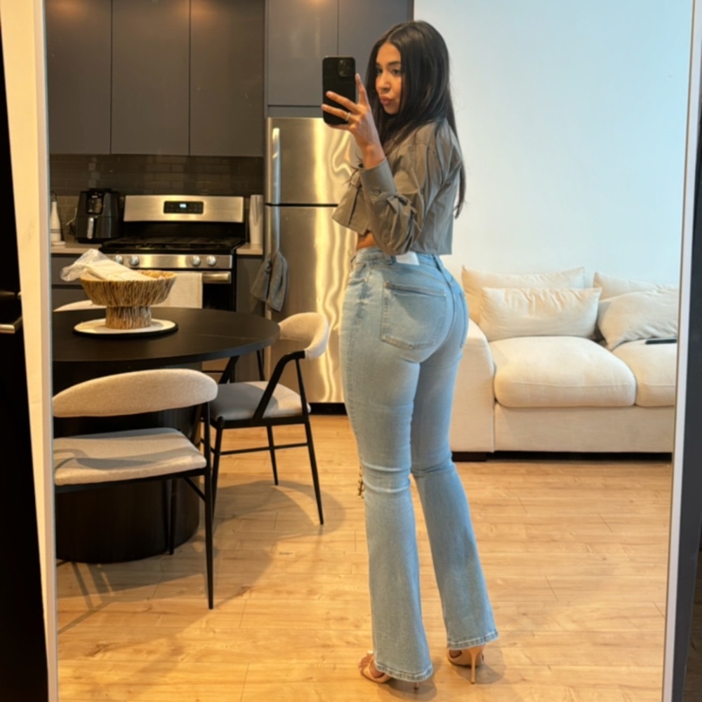 Meet your Posher, Thalia